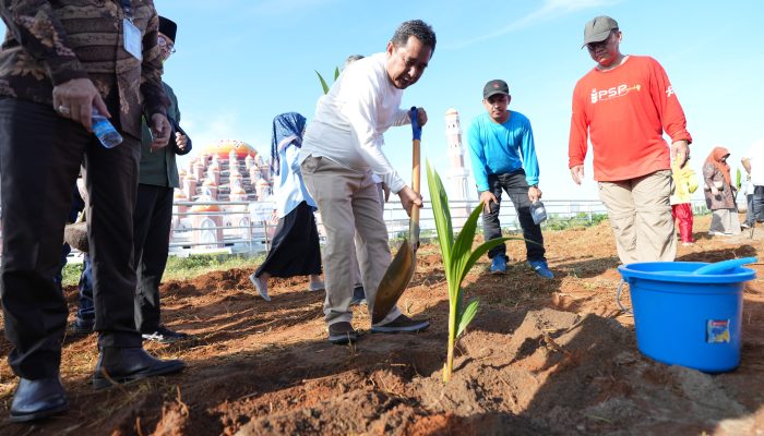 Penanaman Pohon Kelapa Genjah dan Dalam di Taman Religi CPI, Komoditas Unggulan Sulsel dari Selayar