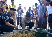 Pj Gubernur Sulsel Letakan Batu Pertama Pembangunan Menara Masjid Nurul Ilmi Himal SMPPSMADAGA Bone
