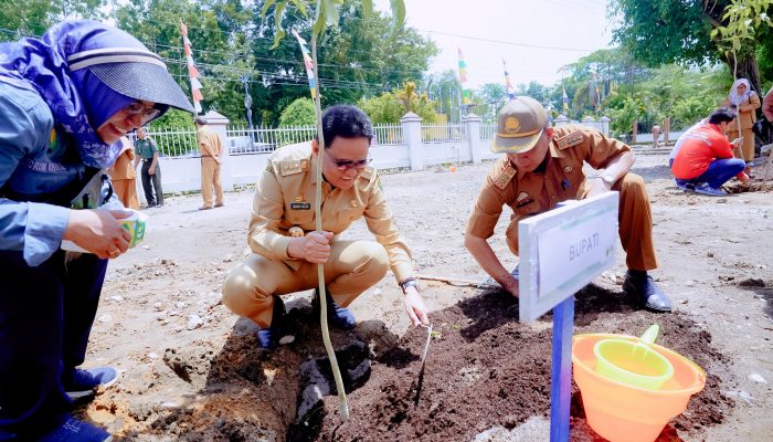 Hari Bumi, Bupati Barru Lakukan Penanaman dan Sedekah Pohon 32995 Secara Serentak