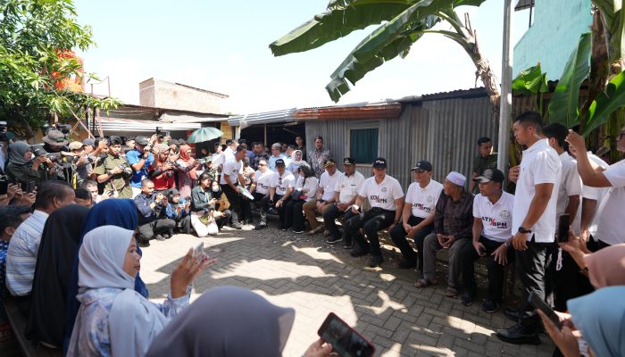 Pj Gubernur Bahtiar Baharuddin Dampingi Menteri AHY Serahkan 50 Sertipikat Hasil PTSL di Gowa