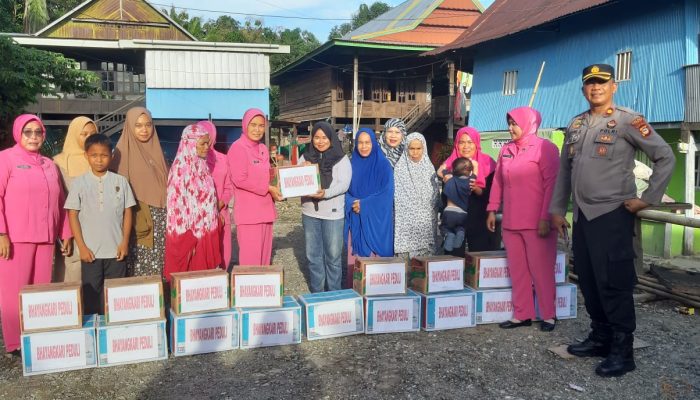 Bantuan Ketua Bhayangkari Sulsel Untuk Korban Banjir di Panca Rijang Telah Disalurkan