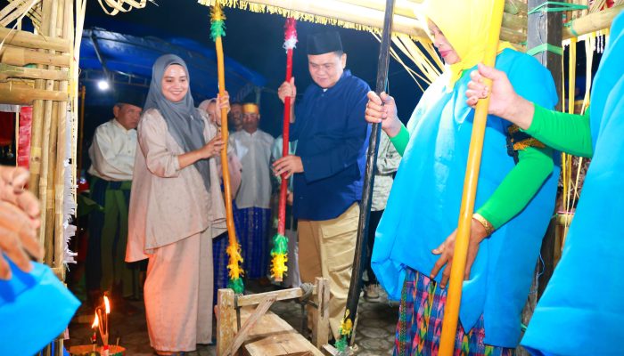 Bupati dan Plt Ketua TP PKK Barru Hadiri Pesta Rakyat ‘Mappadendang’ di Desa Binuang