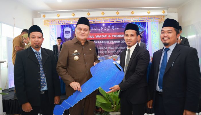 Hadiri Yudisium 55 Santri Pondok Modern Kurir Langit, Ini Pesan Bupati Barru