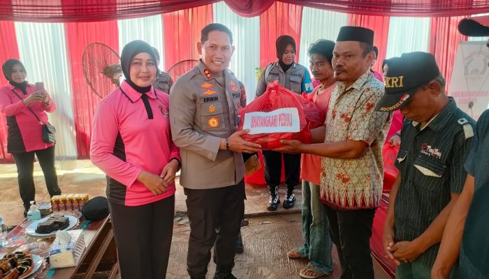 Bhayangkari dan Kapolres Sidrap Ringankan Beban Warga Korban Banjir