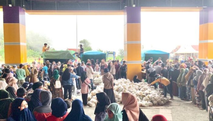 Warga Masalle Enrekang Serbu Gerakan Pangan Murah