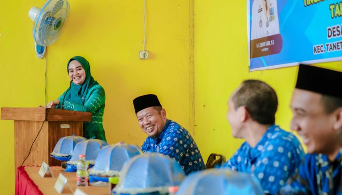 Plt Ketua TP PKK Barru Bersama Tim Penilai Lomba Desa dan Keluruhan Lakukan Penilaian di Kecamatan Tanete Riaja