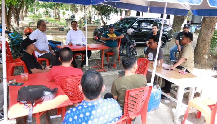Keseruan Bupati Barru Seruput Kopi Bersama Jurnalis, LSM dan Pengunjung