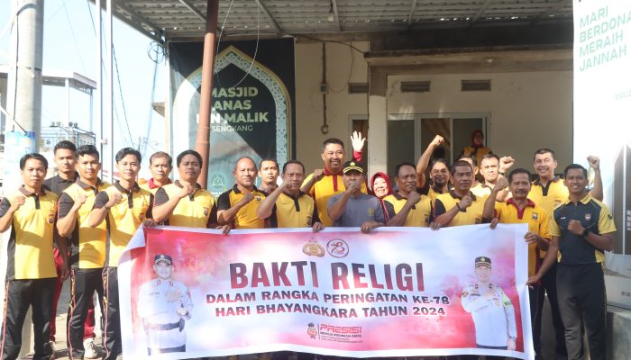 Polres Wajo Gelar Bakti Sosial Religi di Masjid Abdul Malik Bin Annas