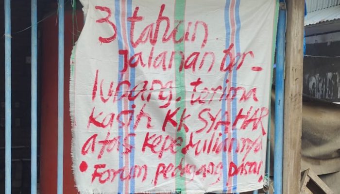 Perbaiki Jalan, Forum Pedagang Pasar Rappang Ucapkan Terimakasih ke Syaharuddin Alrif