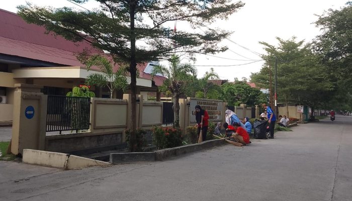Rutinitas Jumat Bersih Kantor Pertanahan Sidrap: Upaya Meningkatkan Lingkungan Kerja yang Bersih dan Nyaman