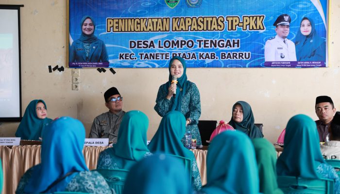 Dokter Ulfah Buka Bimtek Pelatihan Peningkatan Kapasitas TP PKK Desa Lompo Tengah