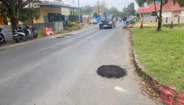 Kapolres Bone Tanggap Aduan Masyarakat, Koordinasi dengan Dinas PU untuk Tambal Jalan Berlubang