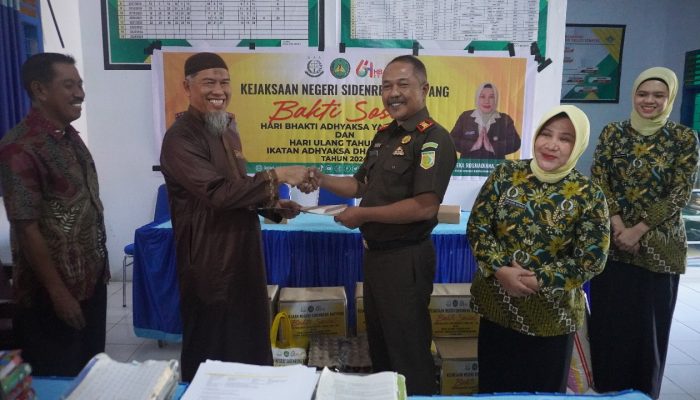 Jelang Peringatan HBA ke-64 dan HUT IAD XXIV, Kejari Sidrap Gelar Baksos dan Anjangsana