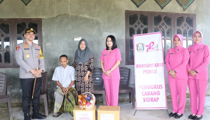 Bentuk Kepedulian, Kapolres Sidrap dan Bhayangkari Gelar Home Visit untuk Anggota yang Sakit
