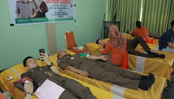 Sambut HBA ke 64 dan HUT IAD ke 24, Kajari Sidrap Gelar Donor Darah