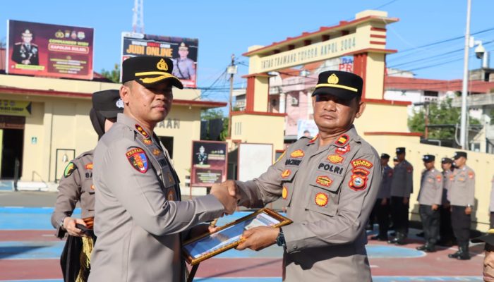 Dinilai Berjasa, 5 Personil Polres sidrap direward penghargaan Kapolres