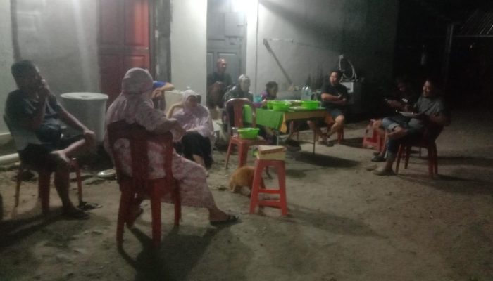 Keseruan Emak-Emak Blok C BTN Mula Resky Jalin Silaturahmi di Malam Minggu 