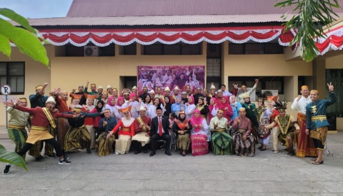 BPN Sidrap Gelar Upacara dengan Busana Adat se-Nusantara