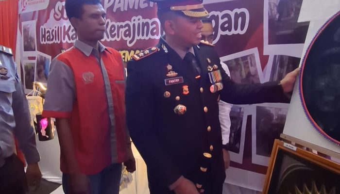 Kapolres Sidrap Puji Karya String Art Portrait Di Pameran Karya Kerajinan WBP Rutan Kelas IIB