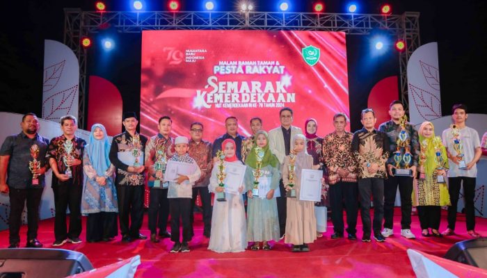 Semarak HUT RI Ke-79, Bupati Bersama Plt Ketua TP PKK Barru Hadiri Malam Ramah Tamah dan Pesta Rakyat