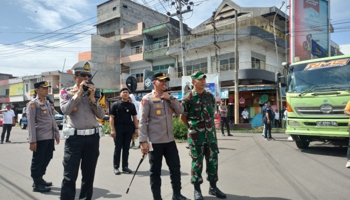 Ratusan Personil Gabungan TNI-Polri Diturunkan Kawal Pendaftaran Bapaslon di KPU Sidrap