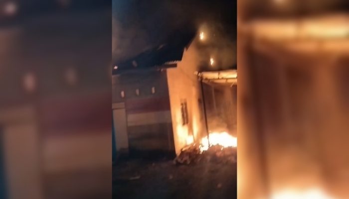 Kantor Desa Maroneng Terbakar, Usai di Rusak Orang Tak Dikenal