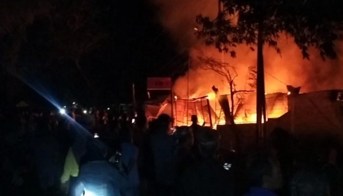 VIDEO: Kebakaran Hebat Terjadi di Sidrap, Tiga Bangunan Ludes Terbakar