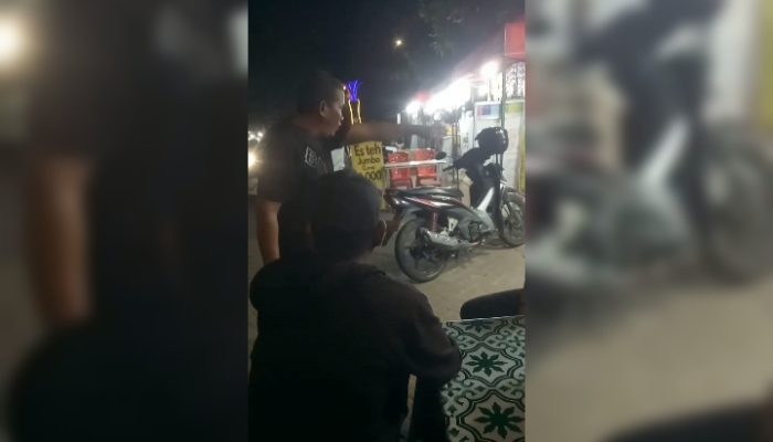 Viral! Video Seorang Warga Protes Iuran Lapak Rp250 Perbulan di Pelataran Stadion Sidrap