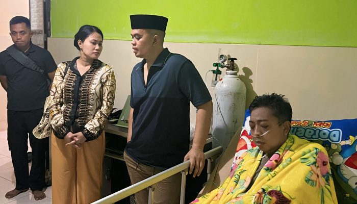 Kunjungi Anggota yang Terbaring Sakit di R.s, Kapolres Sidrap Beri Dukungan Moril