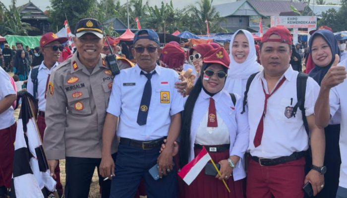 Karnaval Meriahkan HUT RI ke-79, Camat Baranti Kenakan Seragam SMP