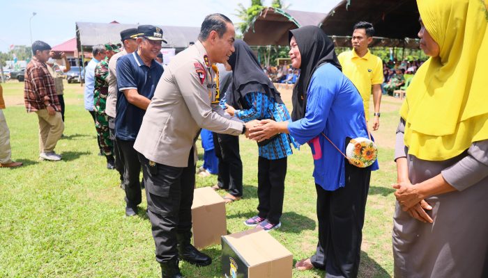 Cooling System Jelang Pilkada, Polda Sulses Gelar Baksos Di Soppeng Dan Bagi Hadiah Paket Umrah