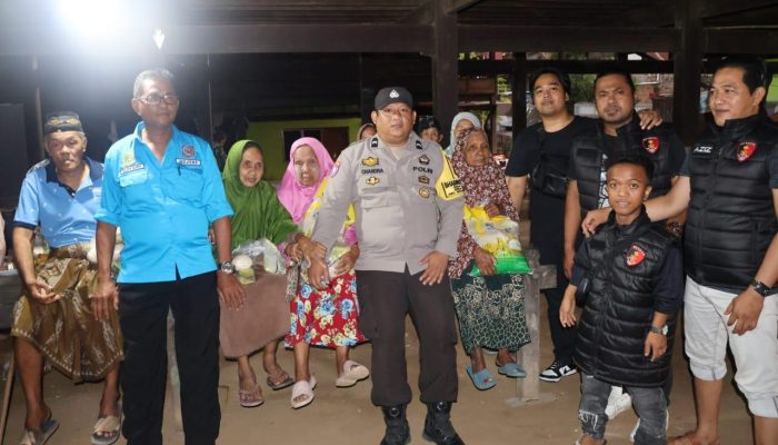 Penuh Kehangatan, Sat Reskrim Polres Sidrap Berbagi Bahagia di Jumat Berkah