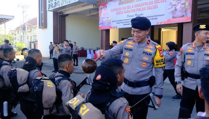 Wakapolda Sulsel Pimpin Penutupan Pembinaan Tradisi dan Latihan Peningkatan Kemampuan Samapta di Polda Sulsel