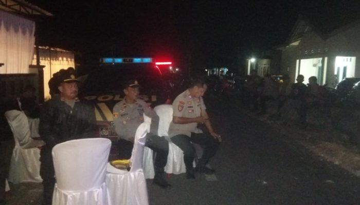 Kapolsek Palakka Bersama Personilnya Hadir dalam Pengamanan Pesta Pernikahan di Desa Melle