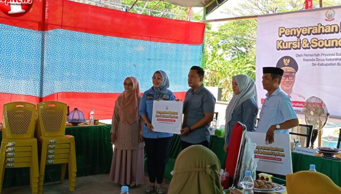 Ketua DPRD Provinsi Sulsel Serahkan Bantuan Kursi dan Sound Sistem