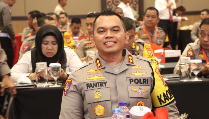 Sinergi Pengamanan Kampanye Pilkada 2024: Kapolres Sidrap Hadiri Rakor di Makassar