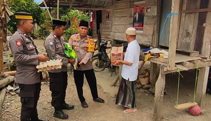 Jumat Berkah, Kapolsek Pitu Riase Hadirkan Senyum di Tengah Masyarakat