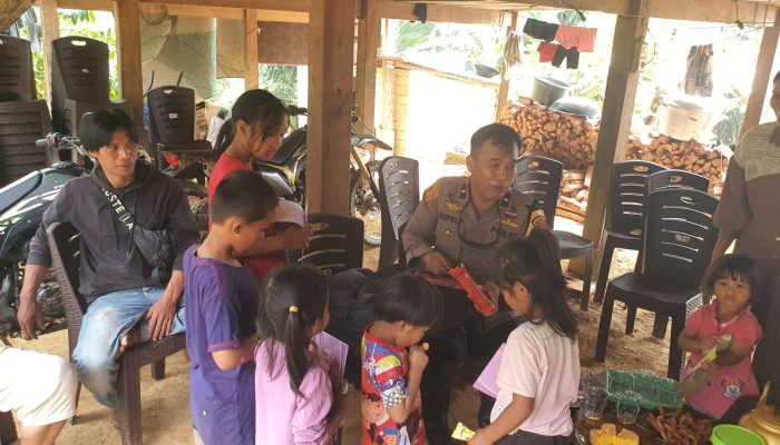 Dari Prasejahtera hingga Anak-Anak, Kapolsek Pitu Riase Terus Berbagi Kasih