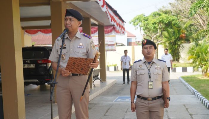 Hari Pertama Masuk Kantor, Taufik Pimpin Upacara Hantaru ke-64 di BPN Sidrap