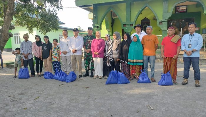 Wadir Perum Bulog Kunjungi RPK Kodim 1420 Sidrap, Berikan Bantuan Sembako kepada Warga