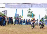 Kibaskan Bendera Star, Bupati Barru Buka Lomba Balap Taxi Gabah Desa Harapan Cup III