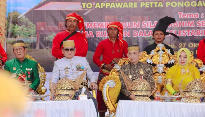 Bupati Barru Hadiri Pengukuhan KRKB Wija Puatta La Massellomo Petta Ponggawa Bone di Soraja Lapinceng