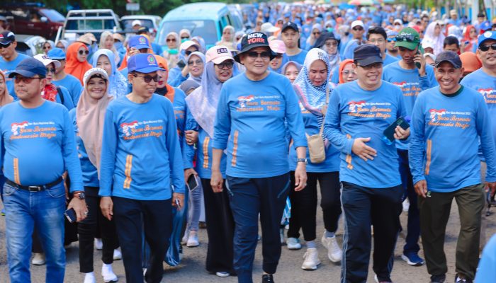 Meriahkan Hari Guru Nasional, Bupati Barru Ikut Jalan Santai Bersama Para Pahlawan Tanpa Tanda Jasa