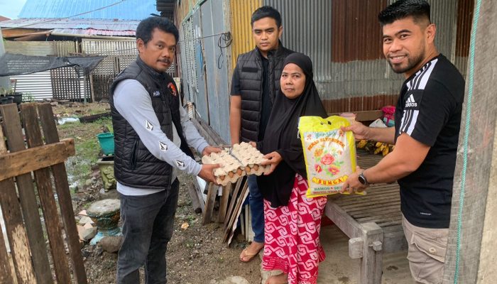 Satreskrim Polres Sidrap Kembali Bantu Lansia dan Warga Kurang Mampu di Watang  Sidenreng