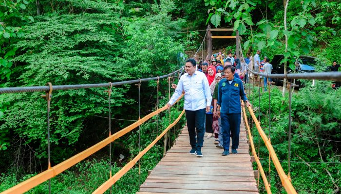 Bupati Barru Resmikan Jembatan Gantung: Akses Lancar, Ekonomi Masyarakat Terangkat
