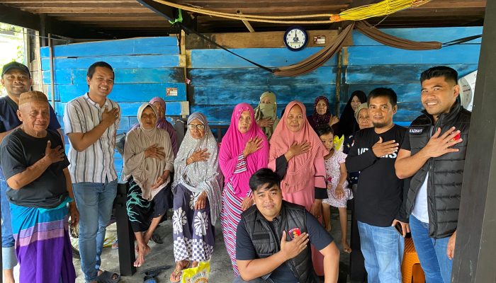 Satreskrim Polres Sidrap Bagikan Kebahagiaan kepada Puluhan Lansia di Desa Passeno