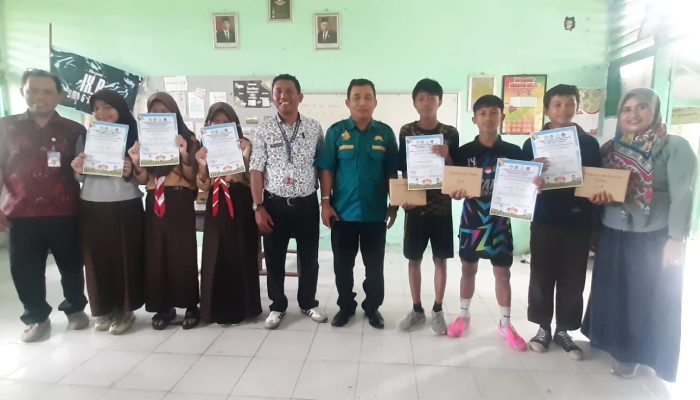 UPT SMP Negeri 6 Pangsid Gelar Penerimaan Rapor dan Apresiasi Siswa Berprestasi