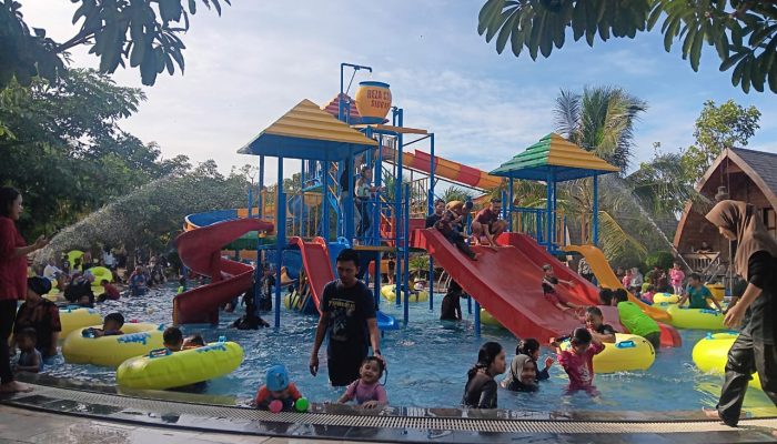 Libur Tahun Baru, Permandian Reza Cafe Sidrap Dipadati Pengunjung 