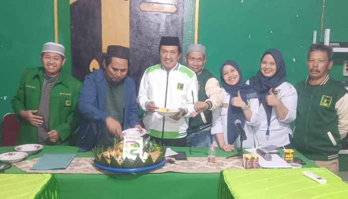 Harla Ke-52 Tahun, DPC PPP Sidrap Gelar Doa Bersama dan Pemotongan Nasi Tumpeng