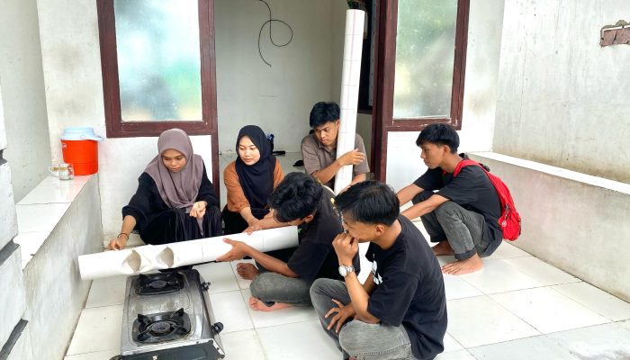 Mahasiswa UMSR Ciptakan Inovasi Pertanian Modern dengan Vertikultur Vertikal di BPP Maritengngae